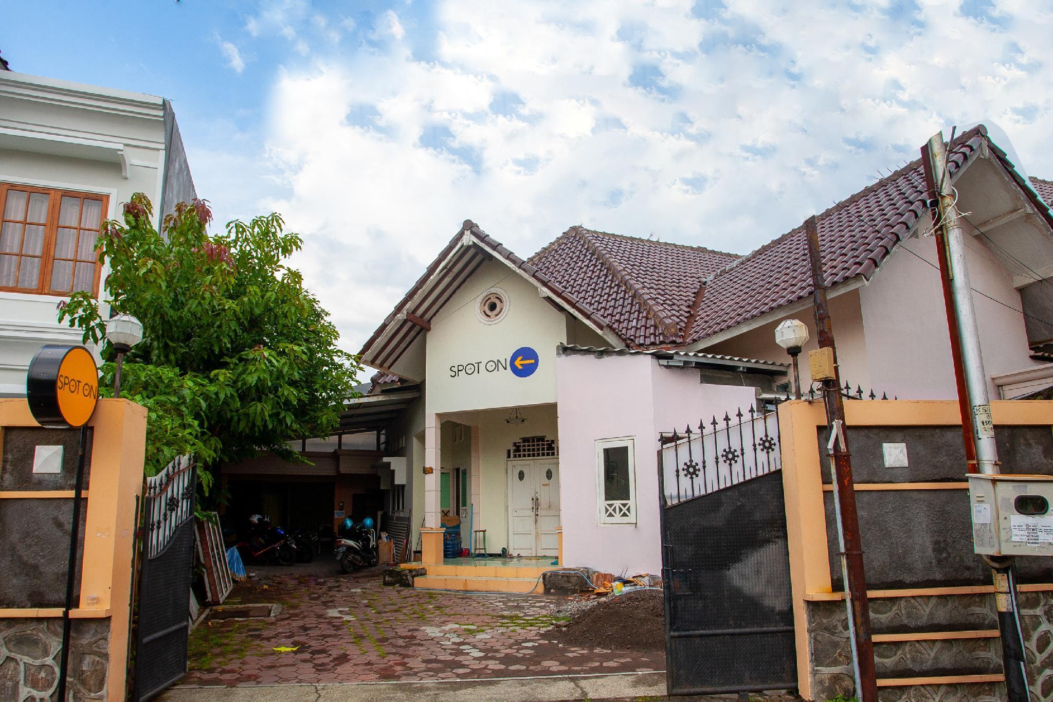 Spot On 2697 Homy House Hotel Semarang Ngoại thất bức ảnh