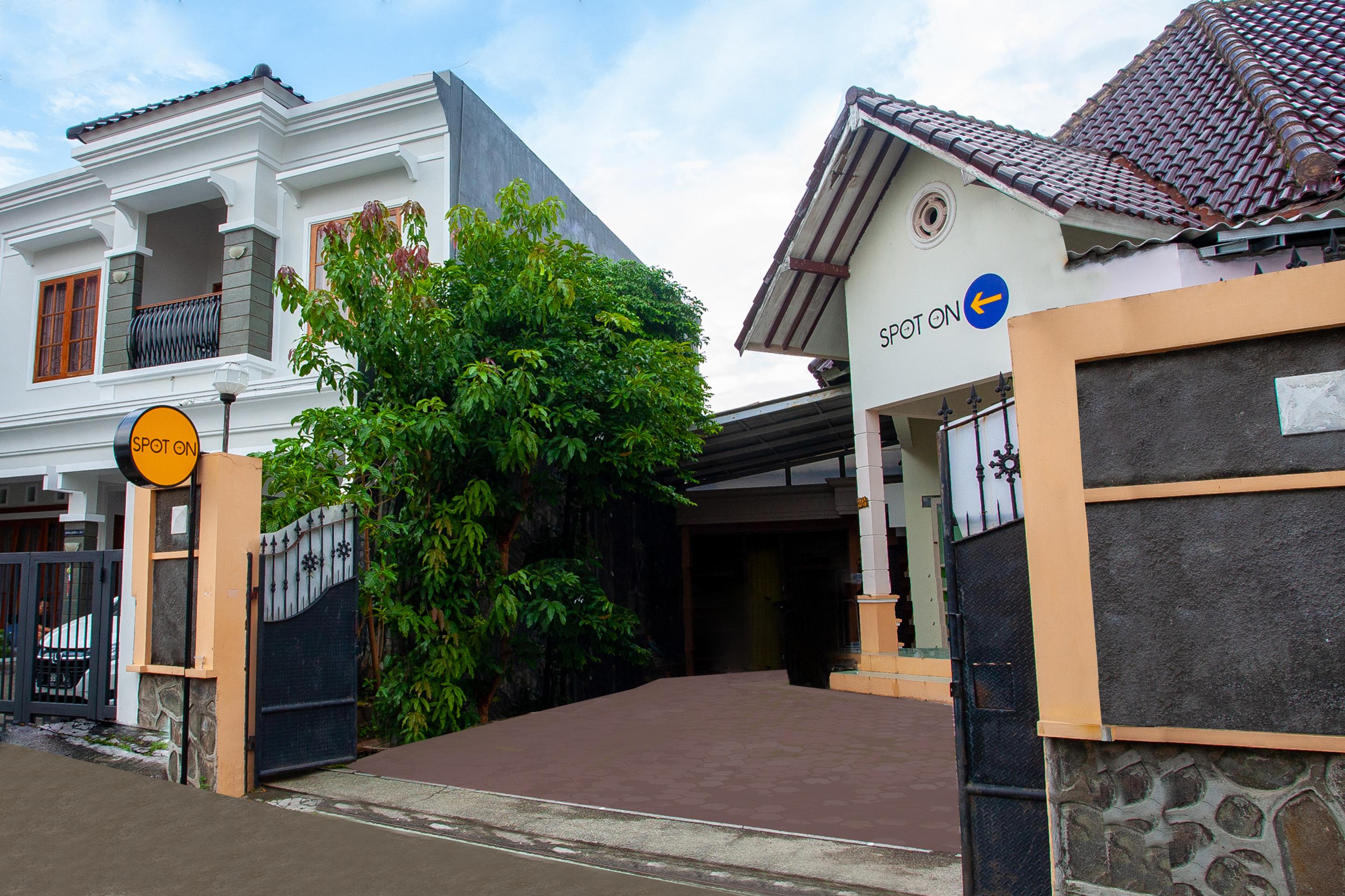 Spot On 2697 Homy House Hotel Semarang Ngoại thất bức ảnh